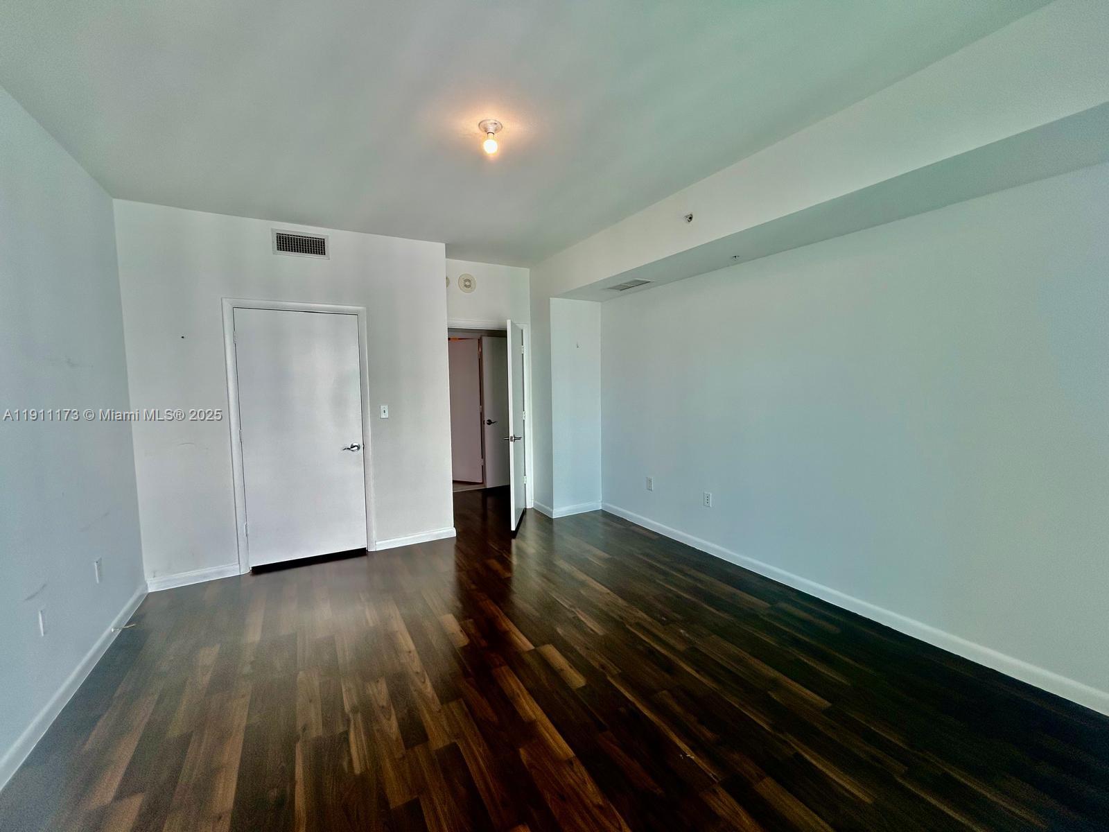 VIZCAYNE SOUTH CONDO - Residential