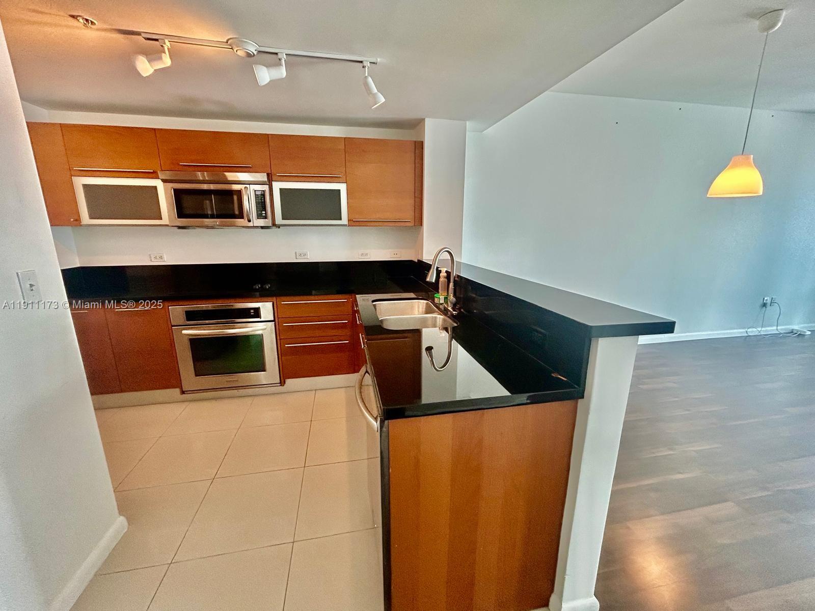 VIZCAYNE SOUTH CONDO - Residential