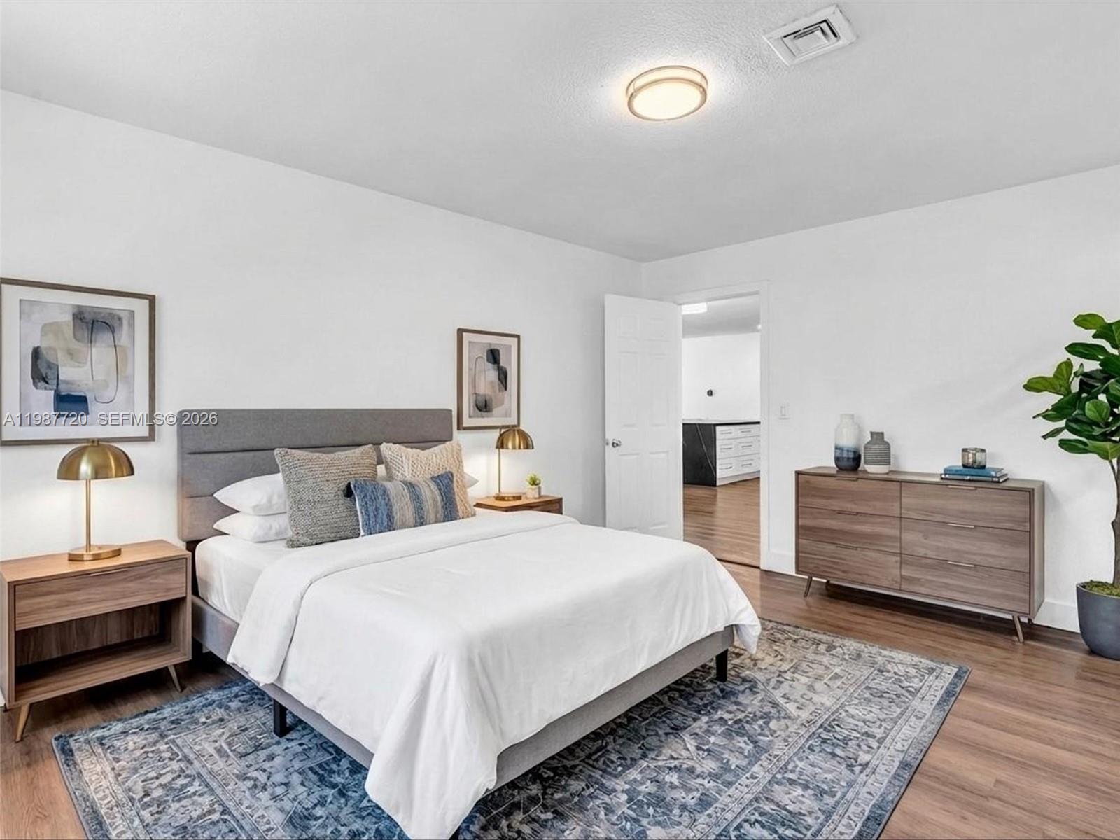 HOLLYWOOD HEIGHTS ADD SEC - Residential Lease