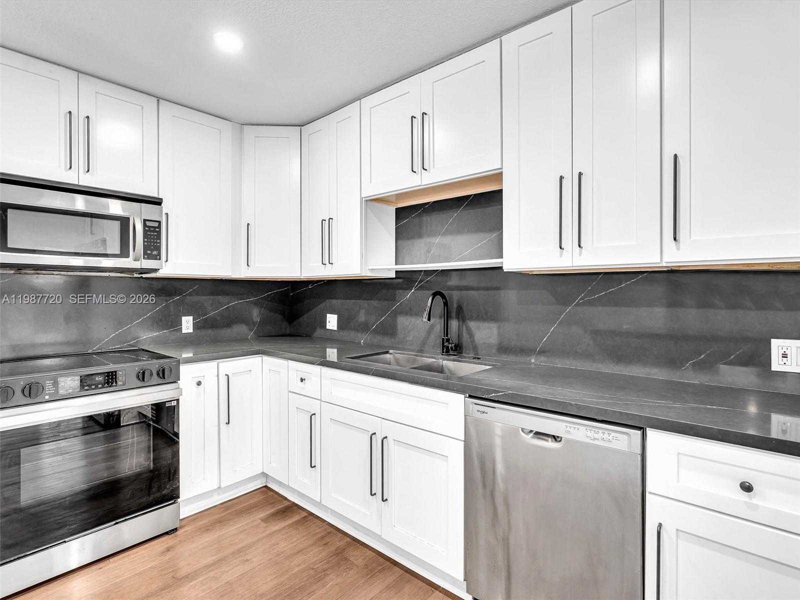 HOLLYWOOD HEIGHTS ADD SEC - Residential Lease