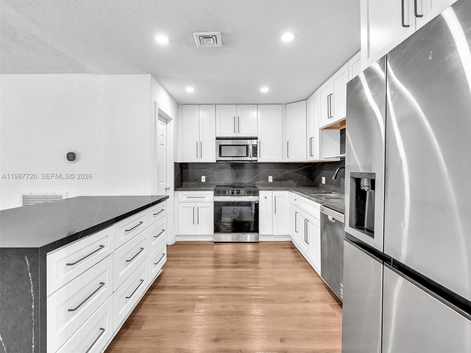 HOLLYWOOD HEIGHTS ADD SEC - Residential Lease