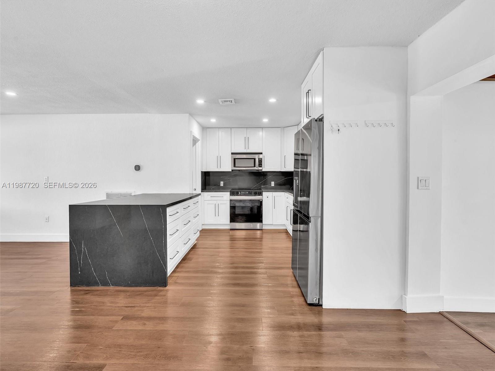 HOLLYWOOD HEIGHTS ADD SEC - Residential Lease