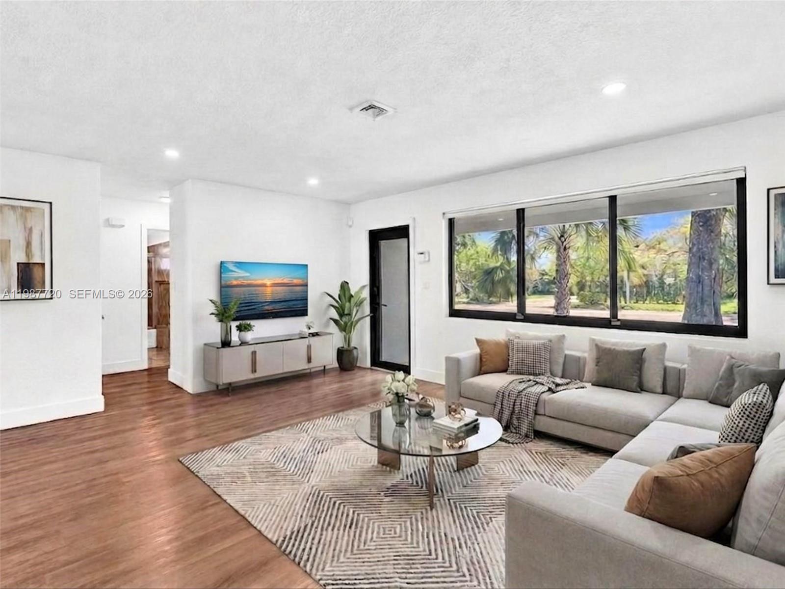 HOLLYWOOD HEIGHTS ADD SEC - Residential Lease