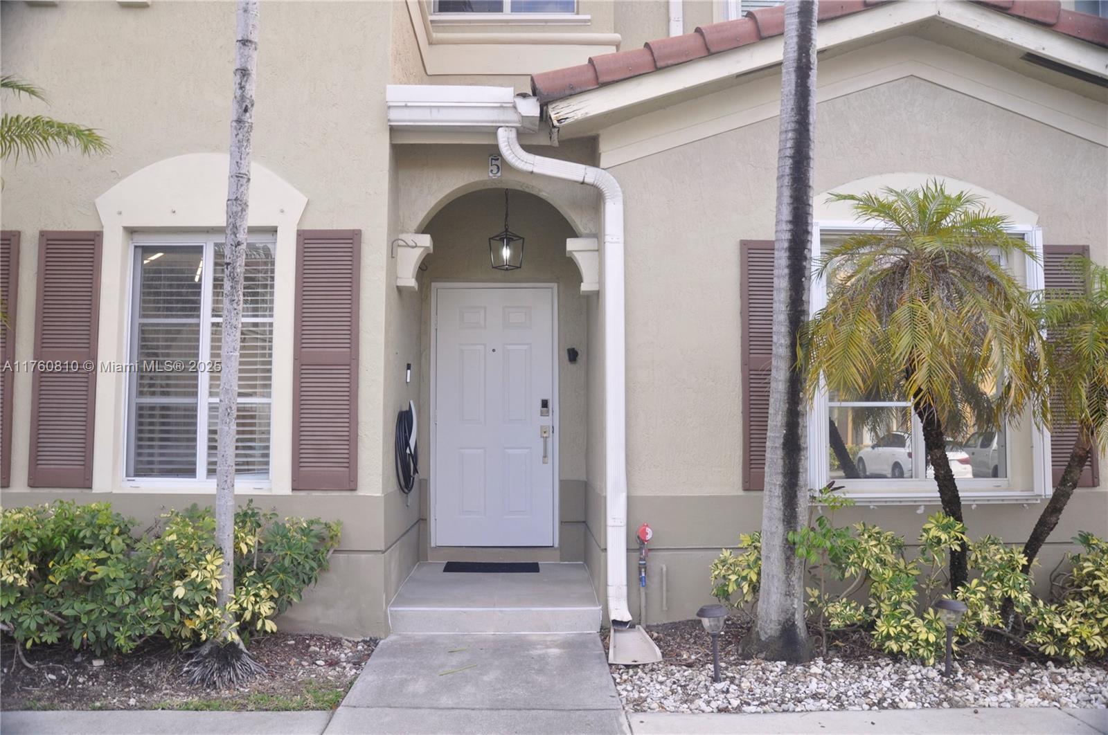 Rental Property at 8261 Nw 107th Ct 5-10, Doral, Miami-Dade County, Florida - Bedrooms: 3 
Bathrooms: 3  - $3,400 MO.