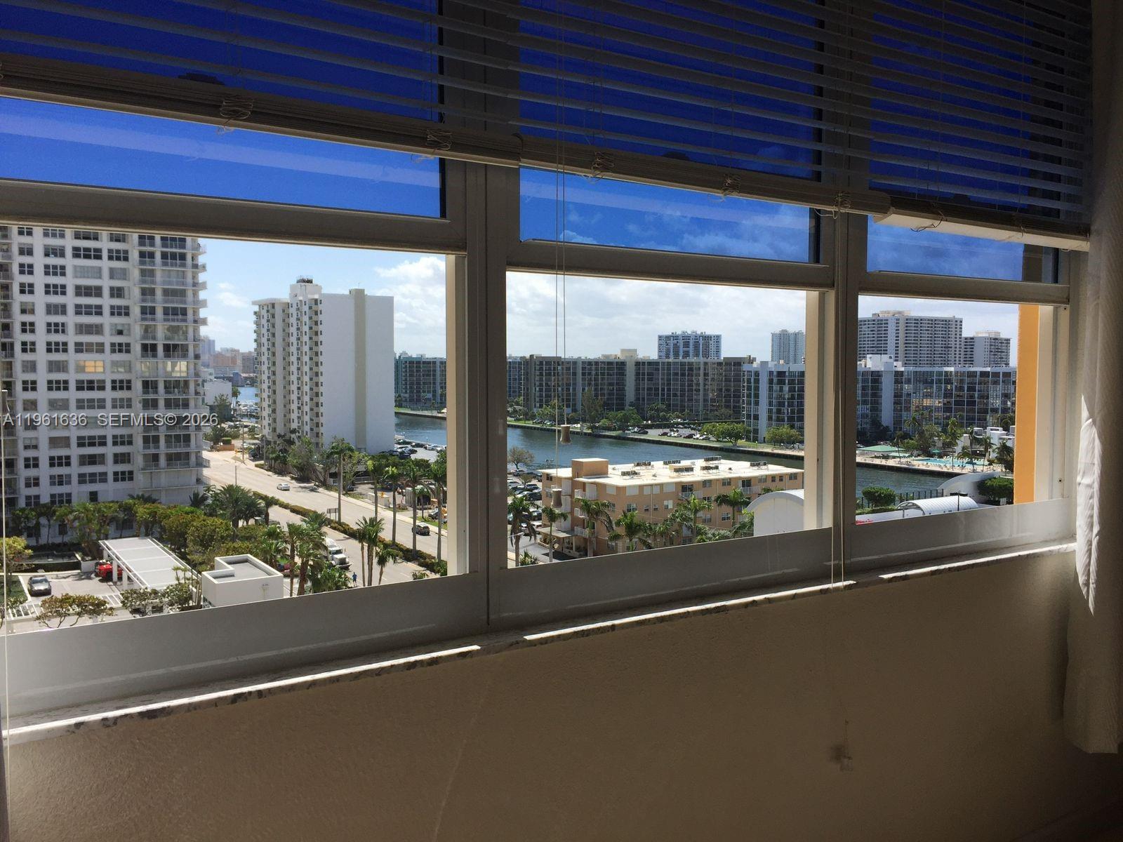 WAVE CONDO - Residential