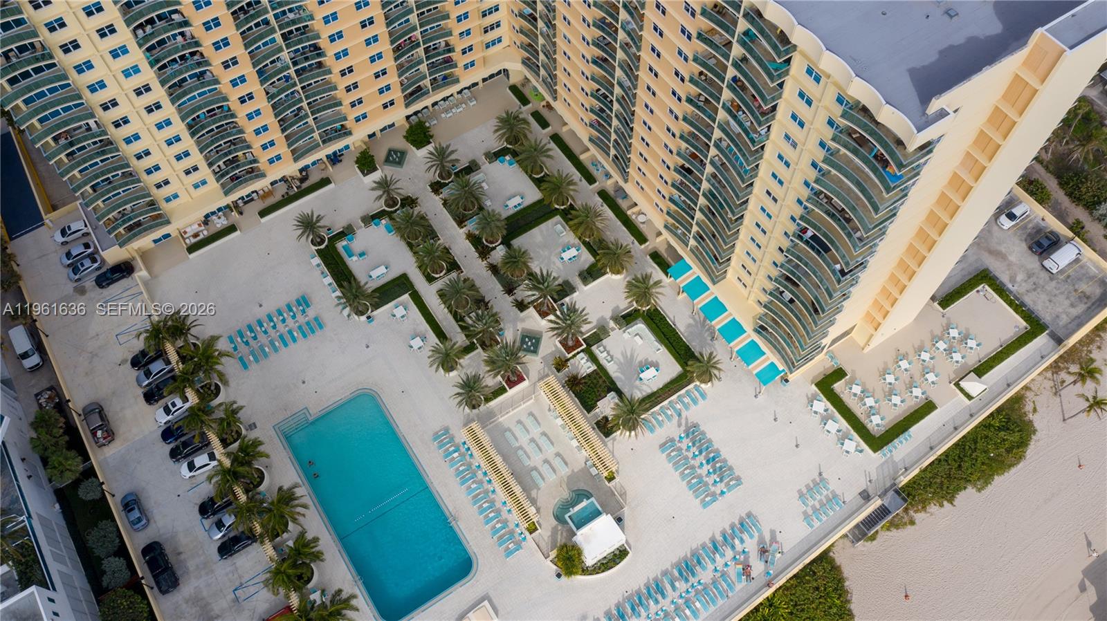 WAVE CONDO - Residential