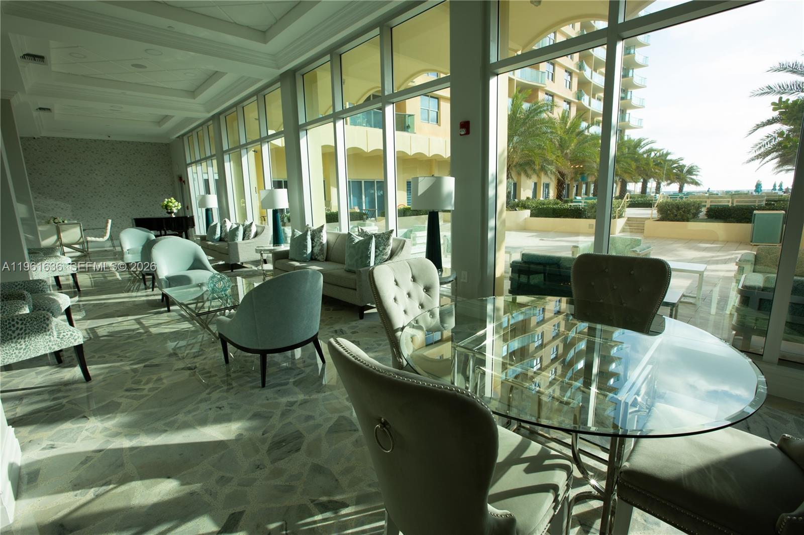 WAVE CONDO - Residential