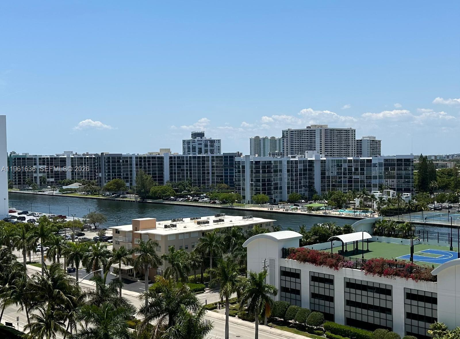 WAVE CONDO - Residential