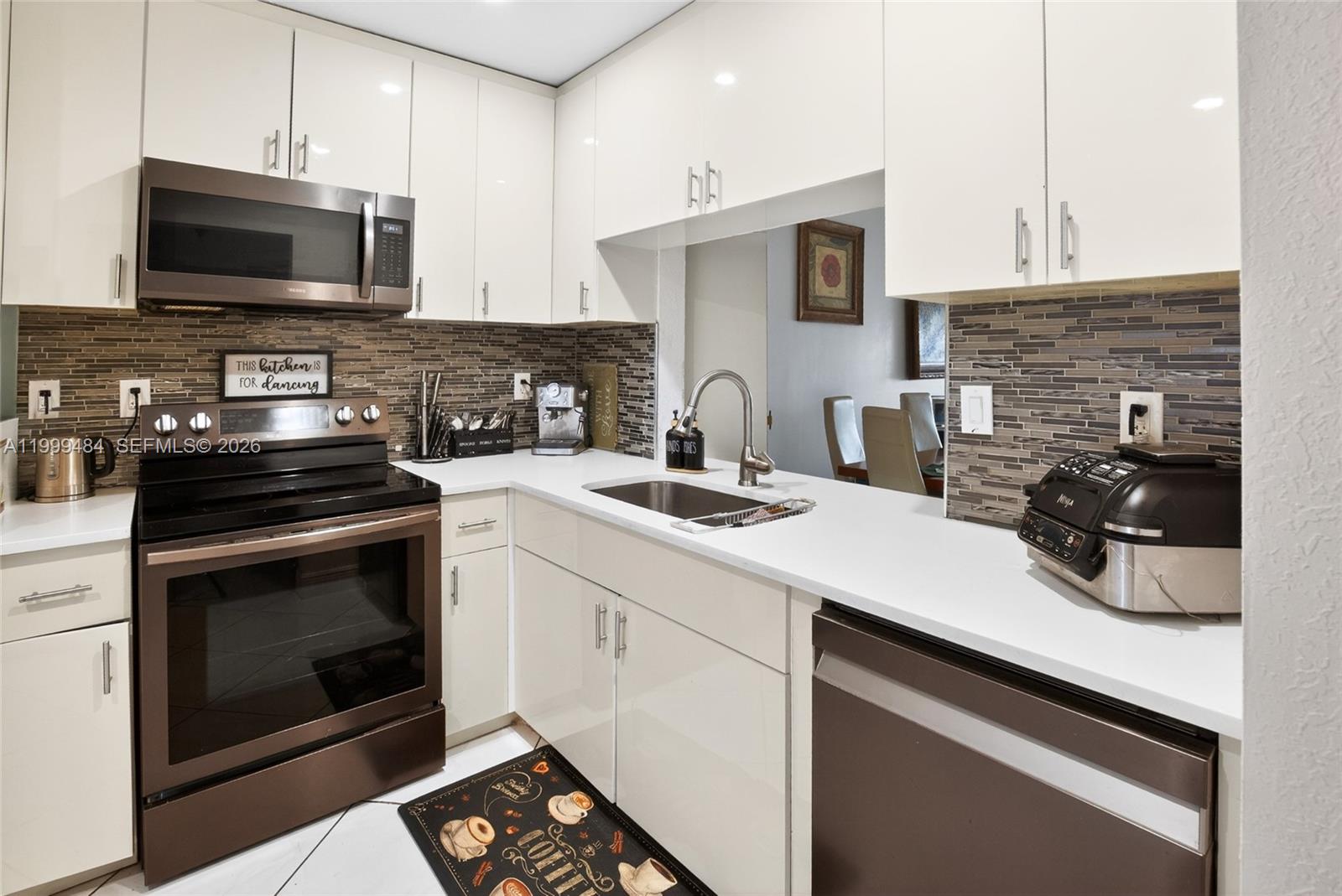 WEDGEWOOD CONDOMINIUM - Residential