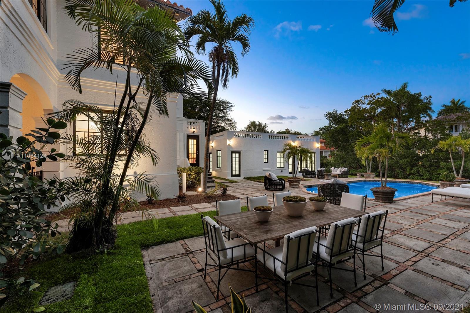 CORAL GABLES BISC BAY SEC - Residential