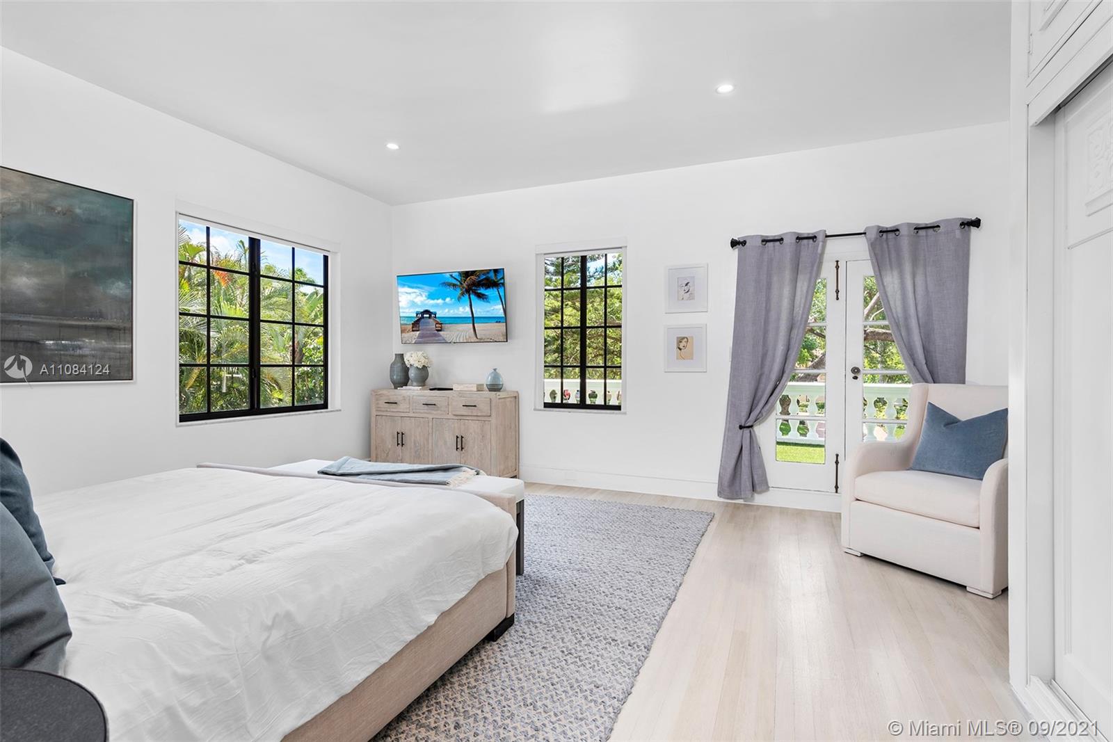 CORAL GABLES BISC BAY SEC - Residential