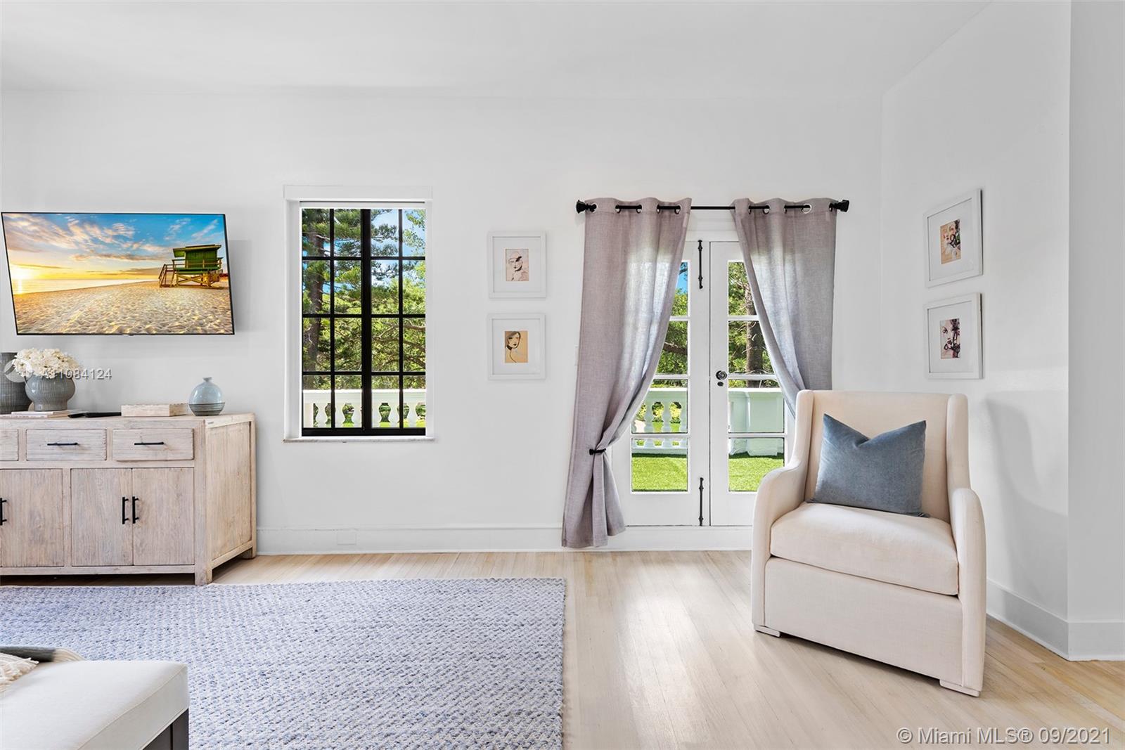 CORAL GABLES BISC BAY SEC - Residential