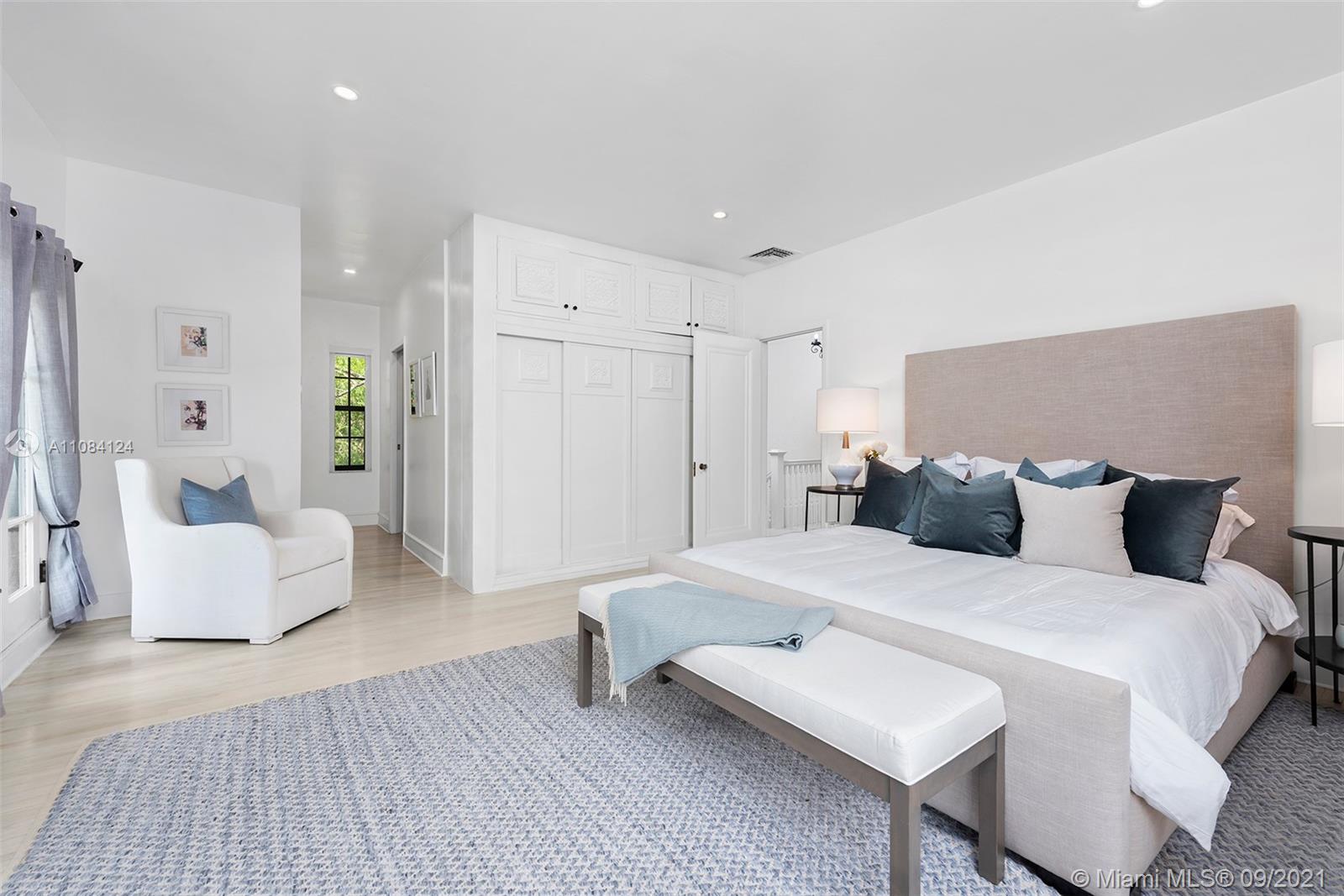 CORAL GABLES BISC BAY SEC - Residential