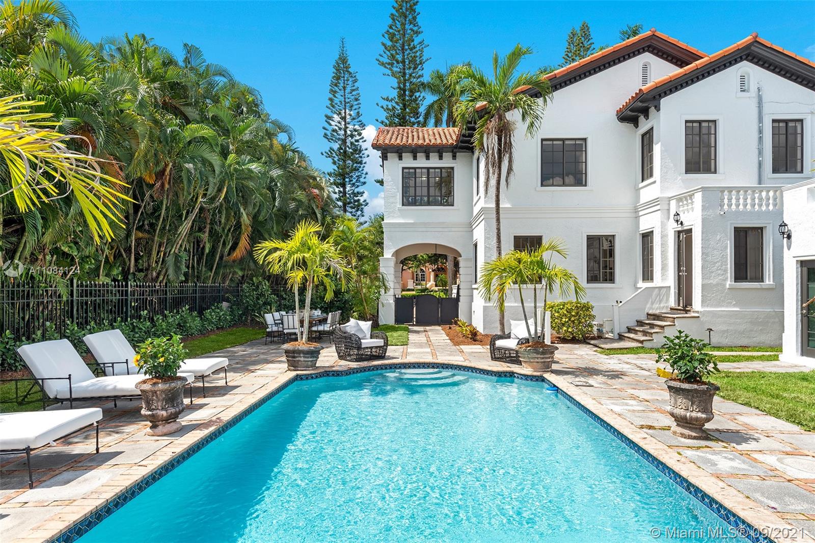 CORAL GABLES BISC BAY SEC - Residential