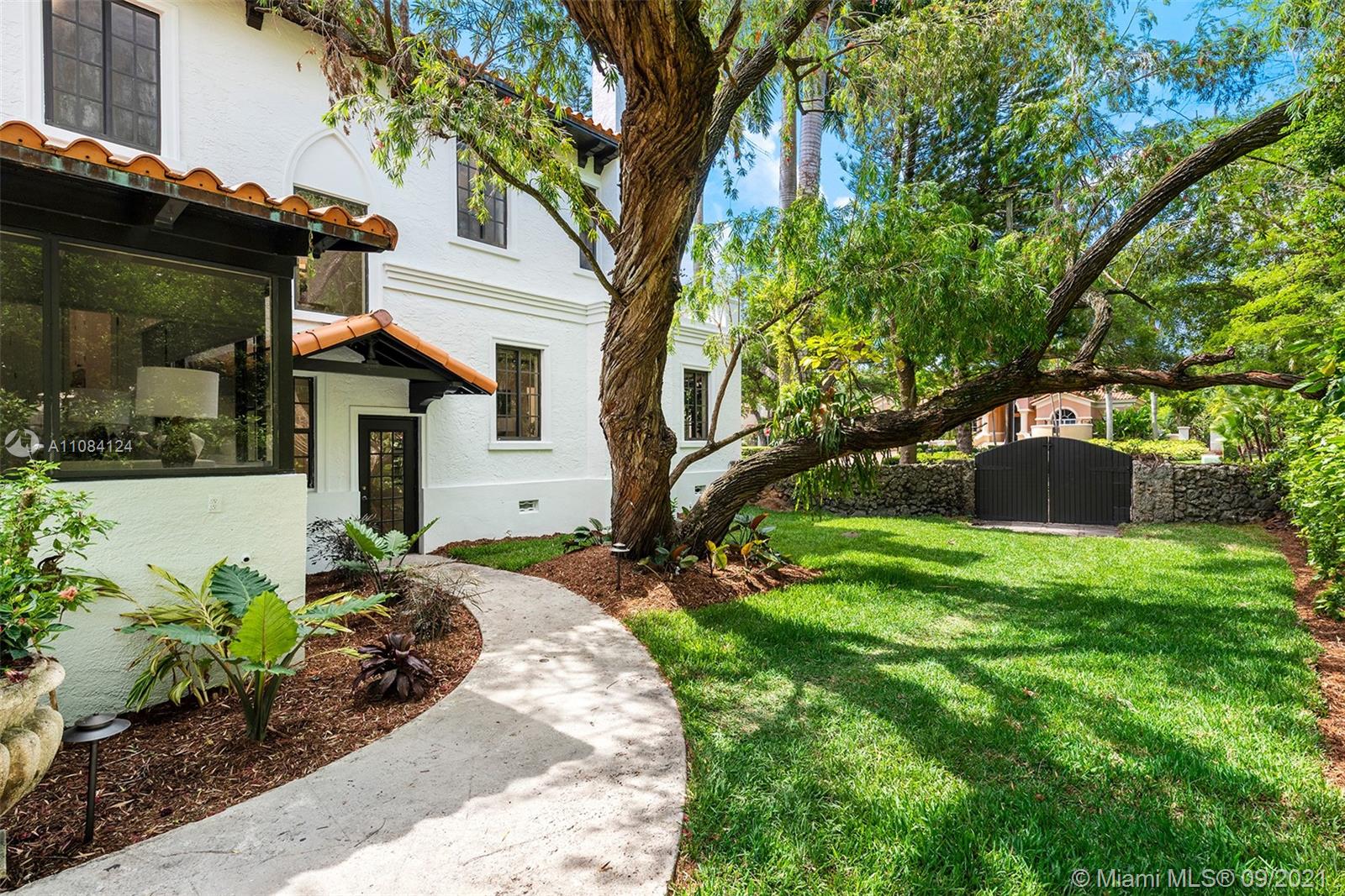 CORAL GABLES BISC BAY SEC - Residential