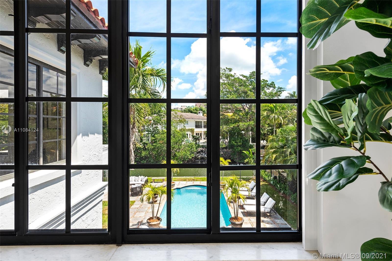 CORAL GABLES BISC BAY SEC - Residential