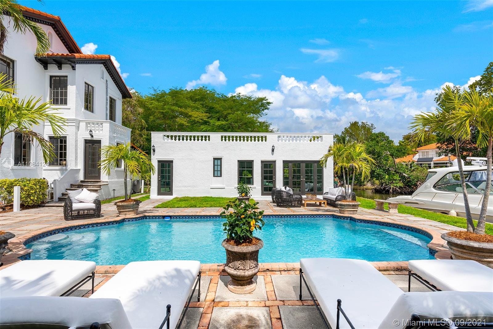 CORAL GABLES BISC BAY SEC - Residential