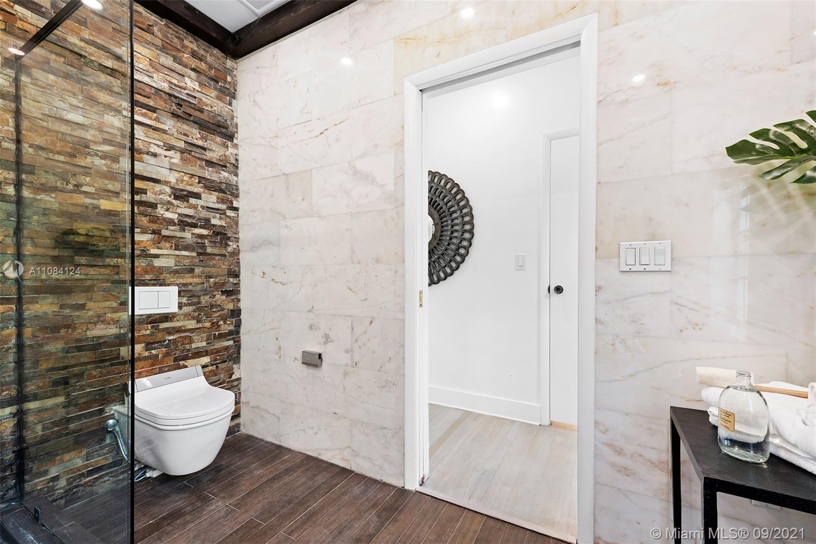 CORAL GABLES BISC BAY SEC - Residential