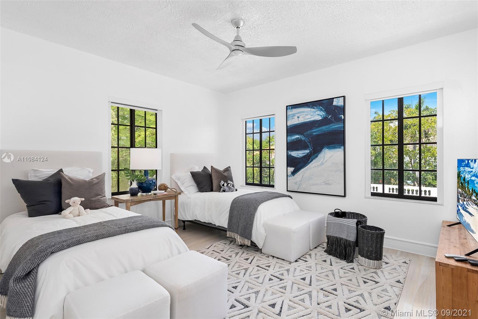 CORAL GABLES BISC BAY SEC - Residential