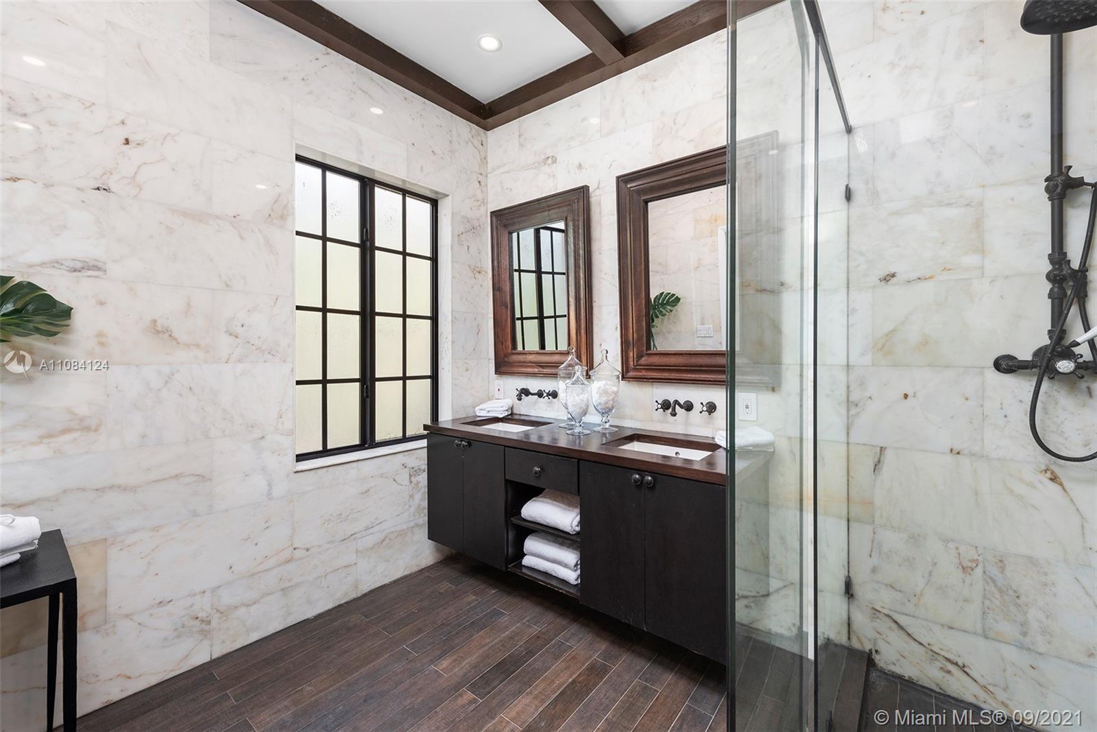 CORAL GABLES BISC BAY SEC - Residential