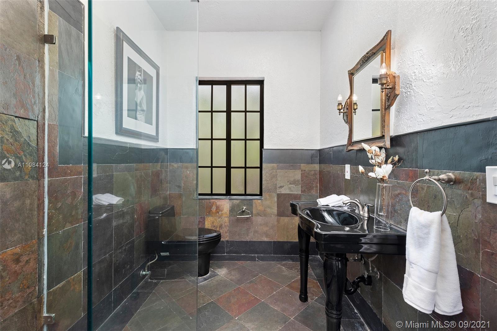 CORAL GABLES BISC BAY SEC - Residential