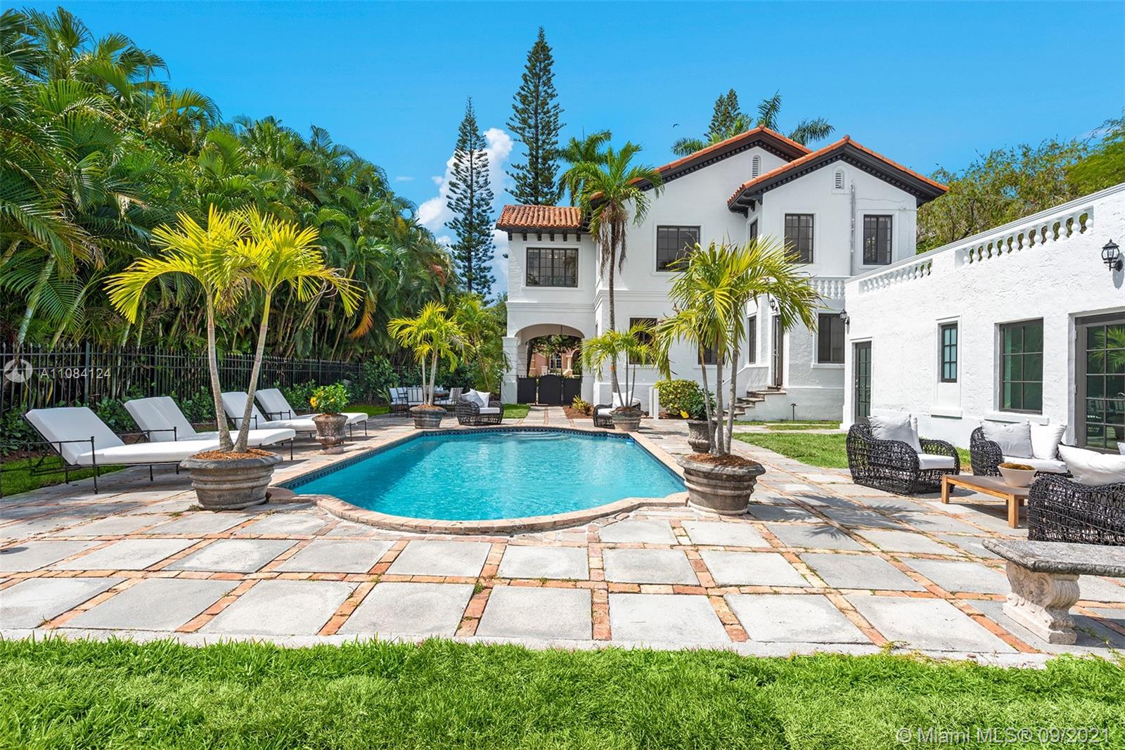 CORAL GABLES BISC BAY SEC - Residential