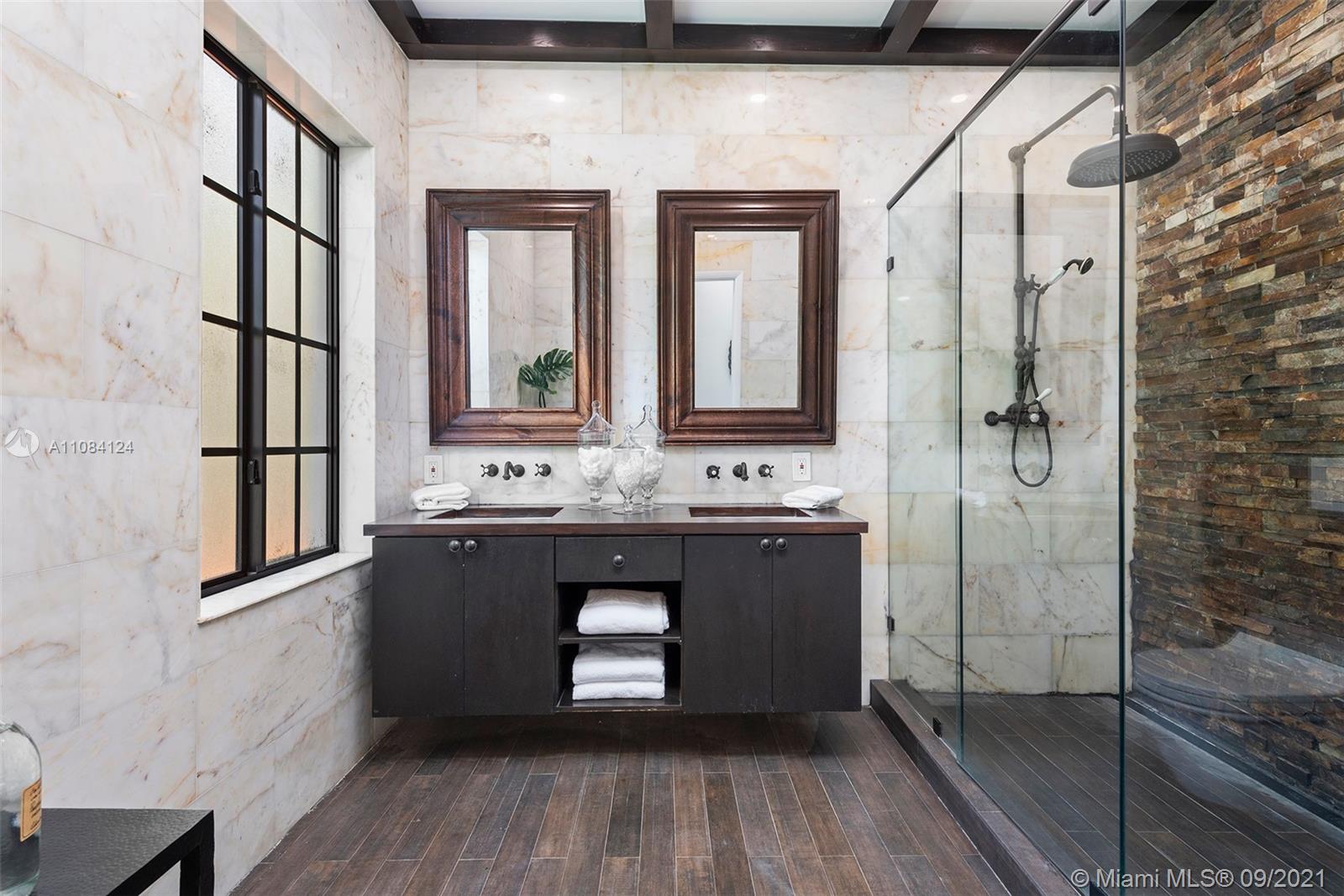 CORAL GABLES BISC BAY SEC - Residential