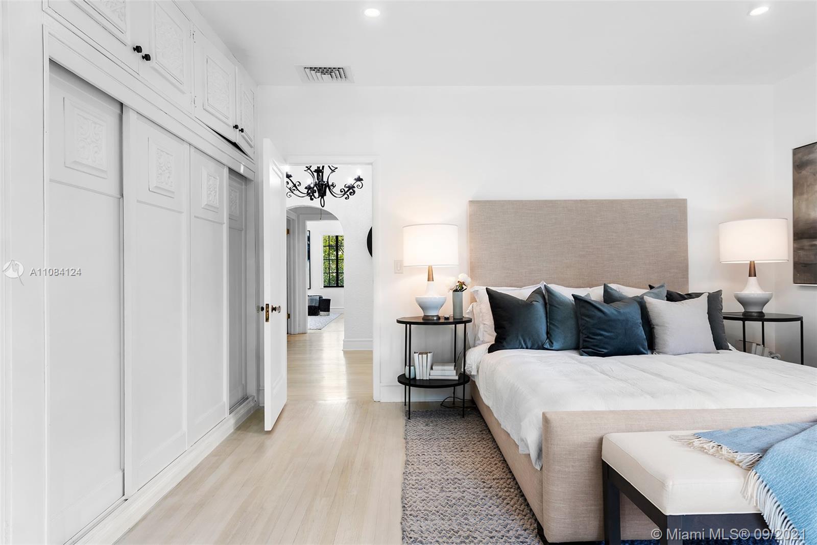 CORAL GABLES BISC BAY SEC - Residential