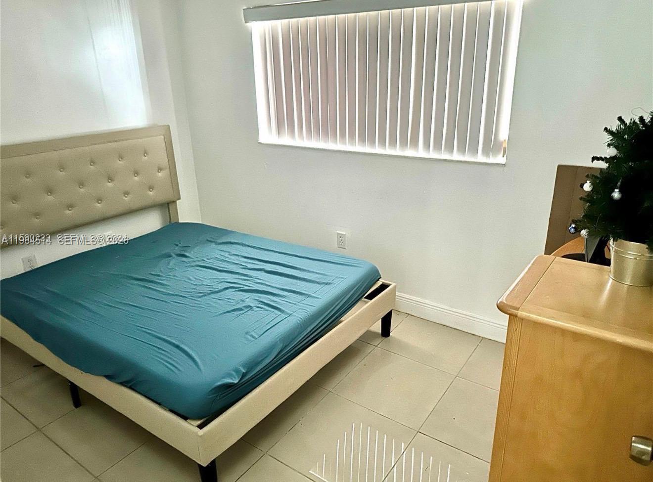 HORIZONS WEST CONDO #7 - Residential