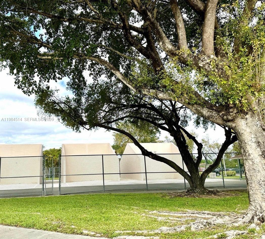 HORIZONS WEST CONDO #7 - Residential