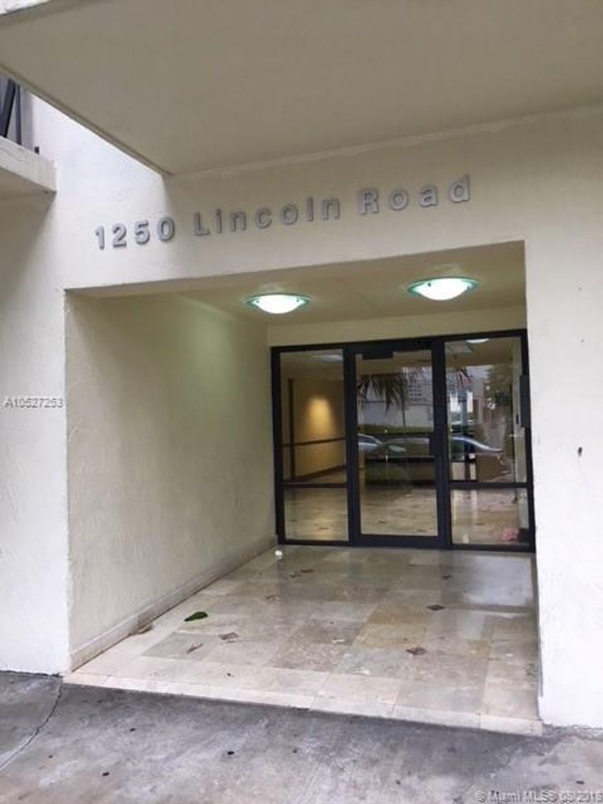 Totally renovated gorgeous two bedroom two bathroom, FULL FURNISHED. One covered assigned parking, secure entry and elevator. Walk to shops, Restaurants, Bars, Clubs and the beach.