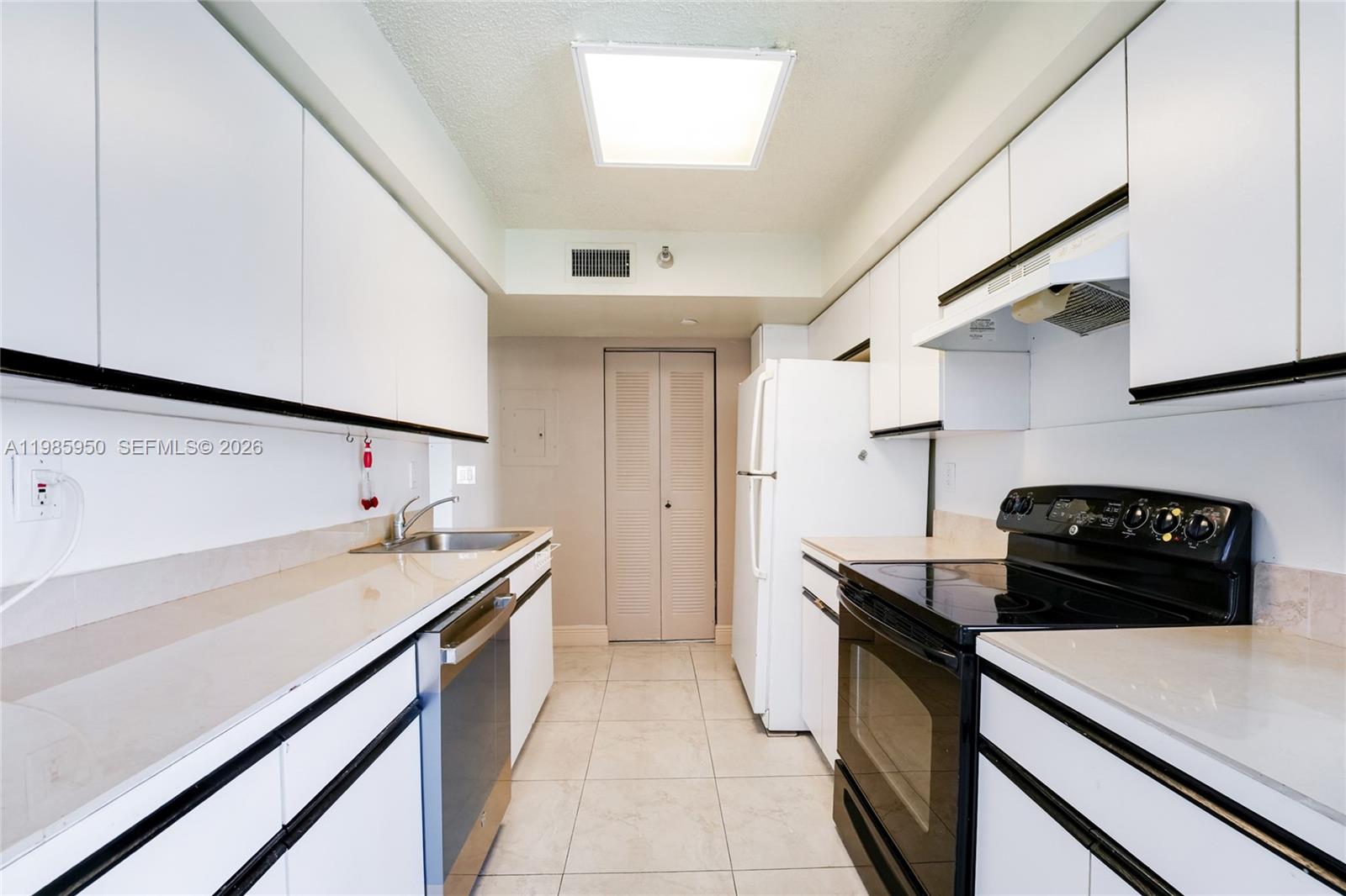 MYSTIC POINTE CONDO NO TH - Residential