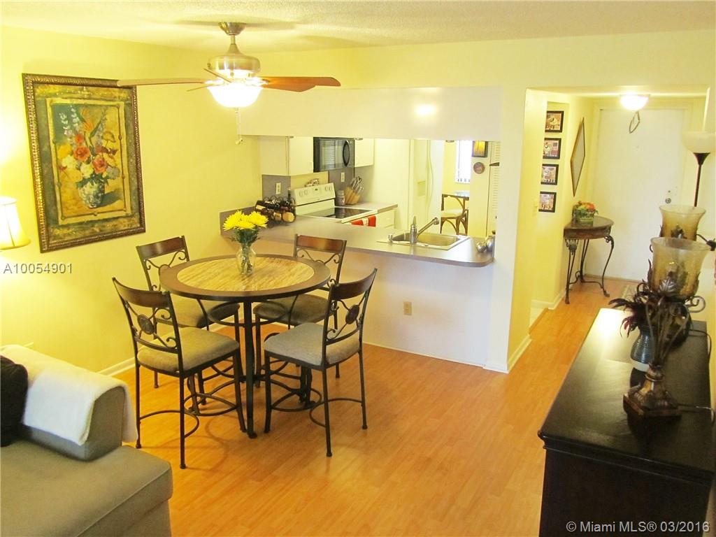 Oversize 2/2 unit in Royal Palm. SELLER IS READY TO SELL! Very well maintained. Features large eat-in kitchen, tons of closet space & inside washer & dryer! Great investment opportunity/can be rented right away. All ages welcome & owner occupants allowed one pet under 20 pounds. Screened porch was redone/ new aluminum & new screen. Strategic location!! Right across the street from Publix, 10 min from 595, Westfield Mall, Hospitals and Fountains Plaza. Send your best offer to vgillis@gillisrealtyteam.com