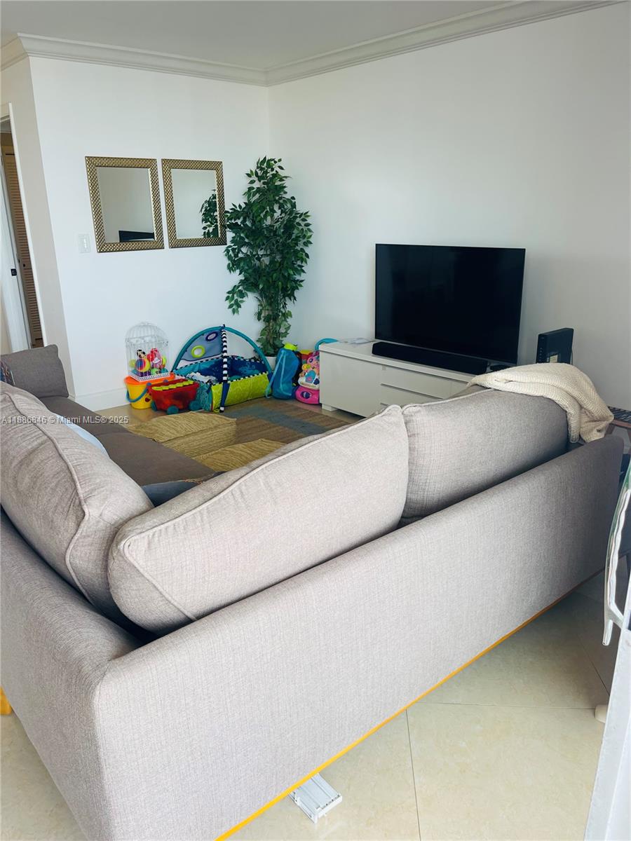 COMMODORE PLAZA CONDO - Residential Lease