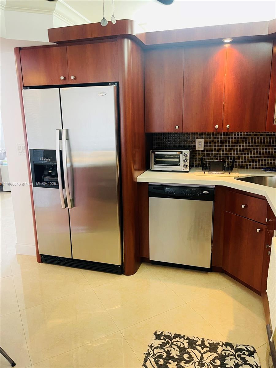 COMMODORE PLAZA CONDO - Residential Lease