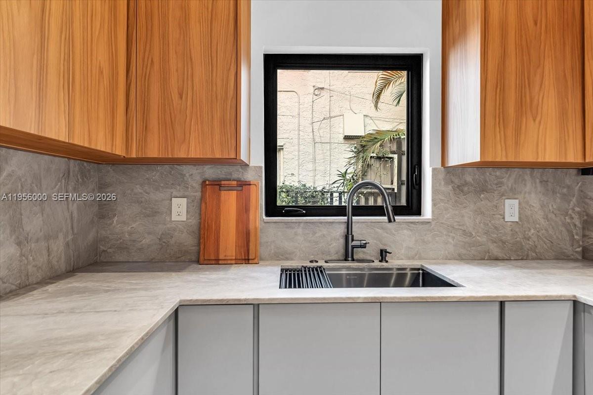 CORAL GABLES GRANADA SEC - Residential