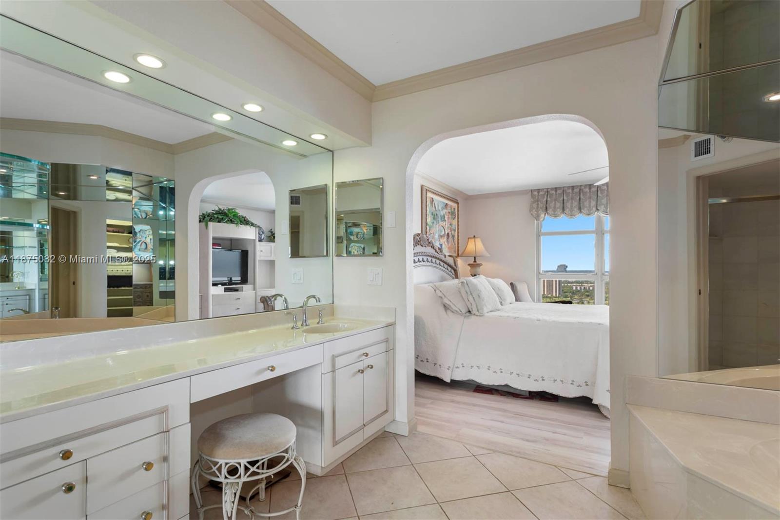 MYSTIC POINTE TOWER 400 C - Residential