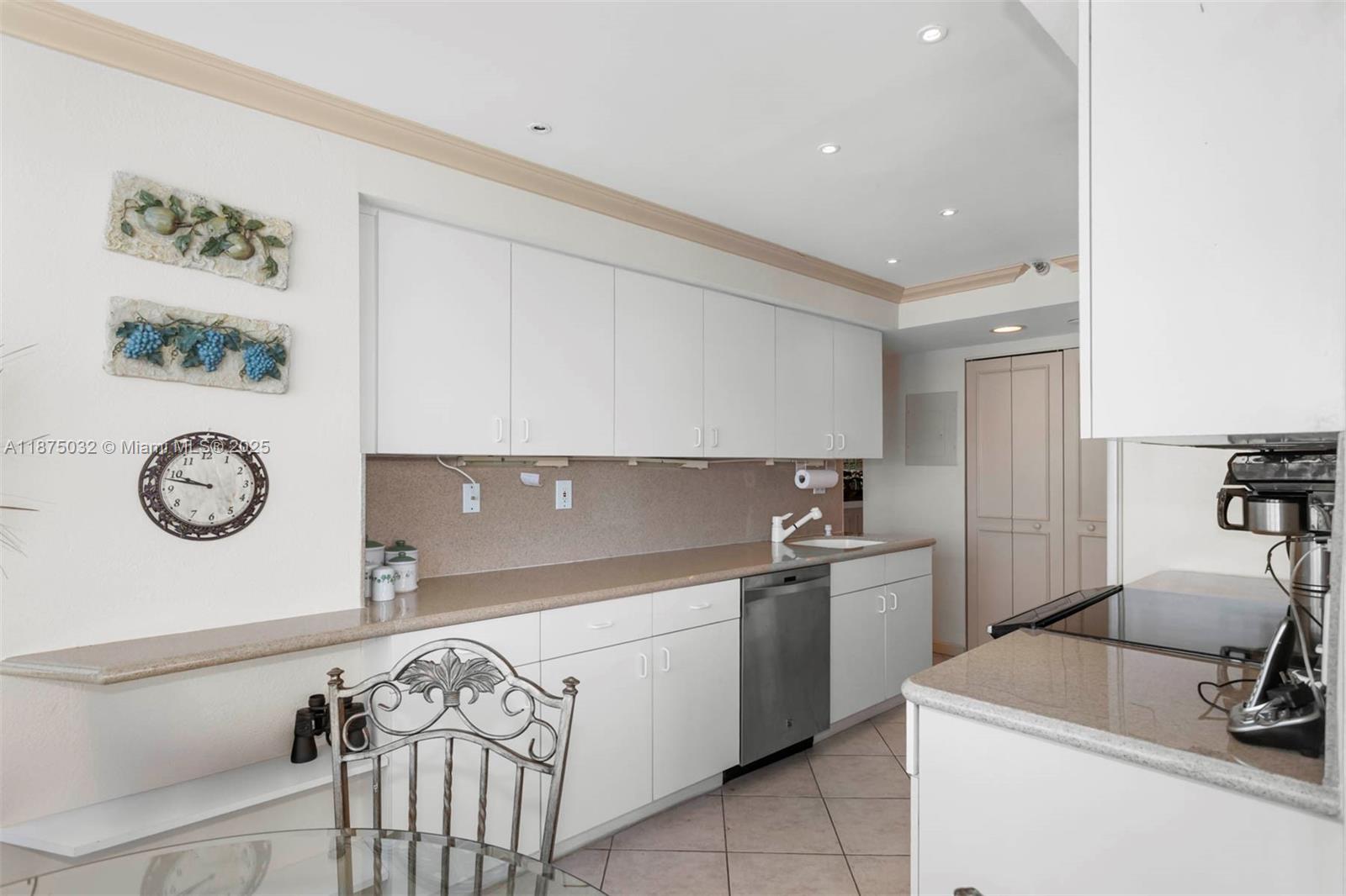 MYSTIC POINTE TOWER 400 C - Residential