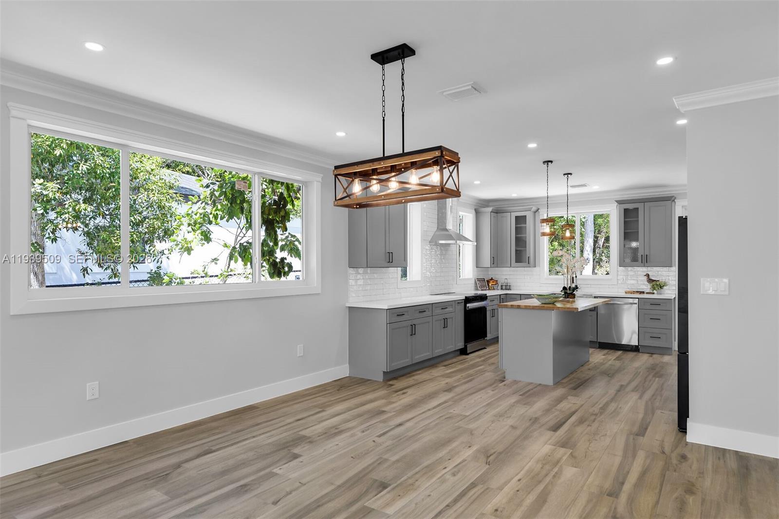 PARADISE POINT - Residential