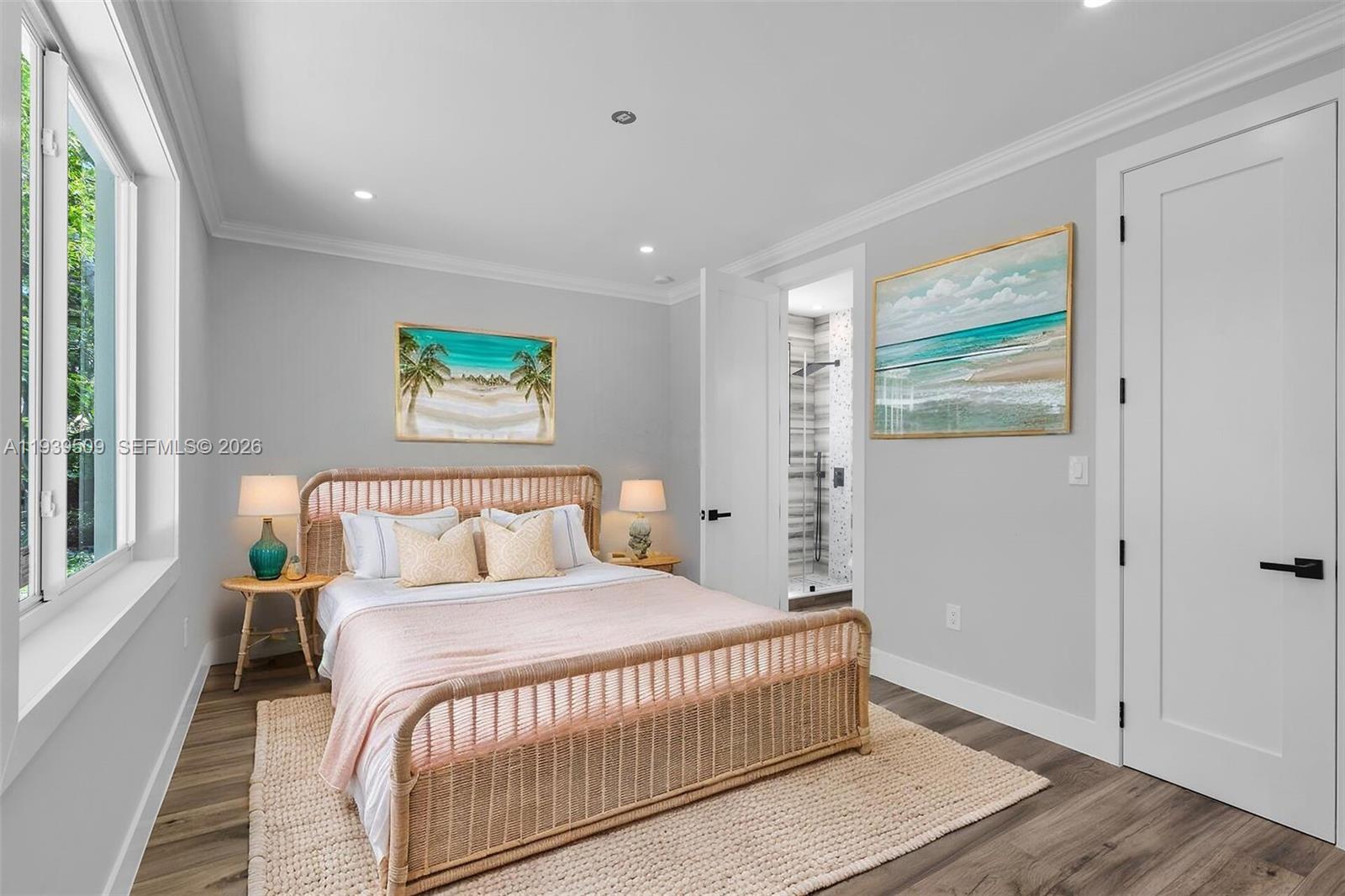 PARADISE POINT - Residential