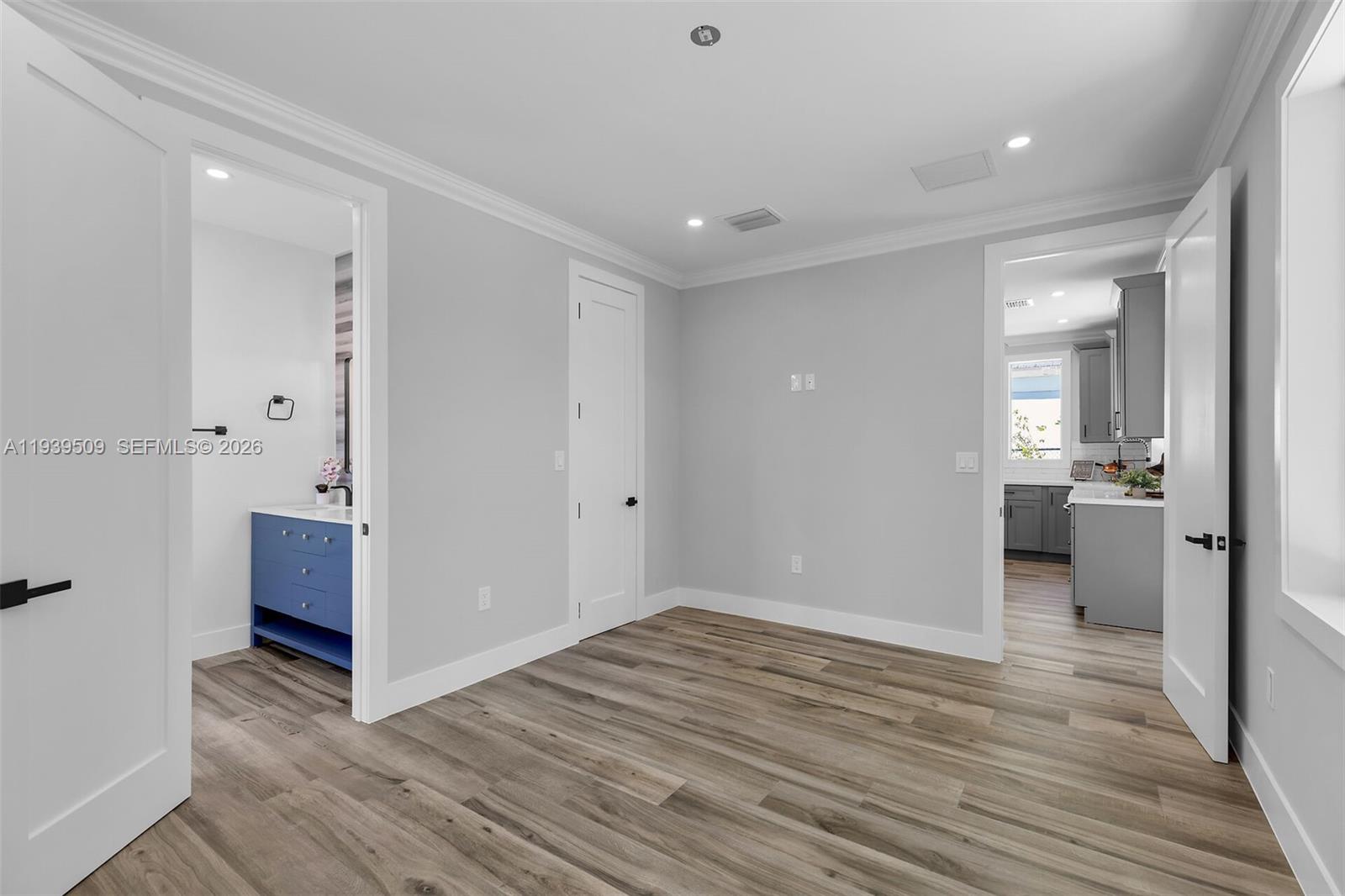 PARADISE POINT - Residential