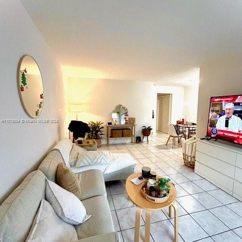 Property for Sale at 901 10th St 2, Miami Beach, Miami-Dade County, Florida - Bedrooms: 1 
Bathrooms: 1  - $215,000