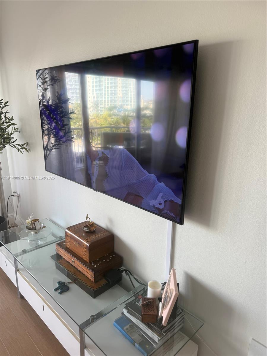 HEMISPHERES CONDO - Residential Lease