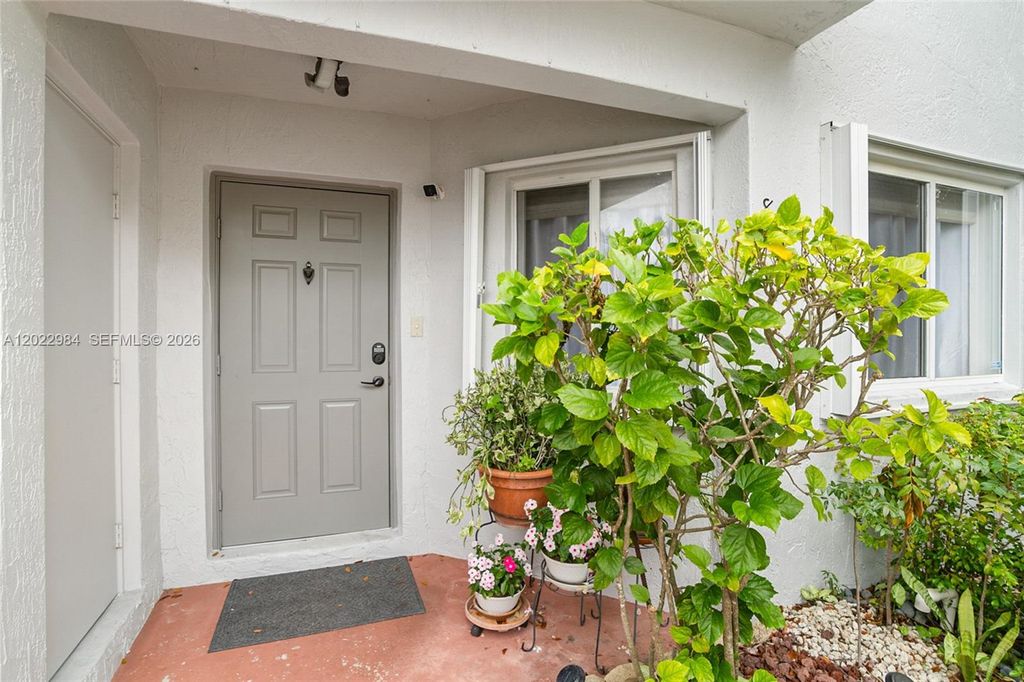 Photo of 881 NW 208th Dr, Pembroke Pines, FL 33029 (MLS # A12022984)