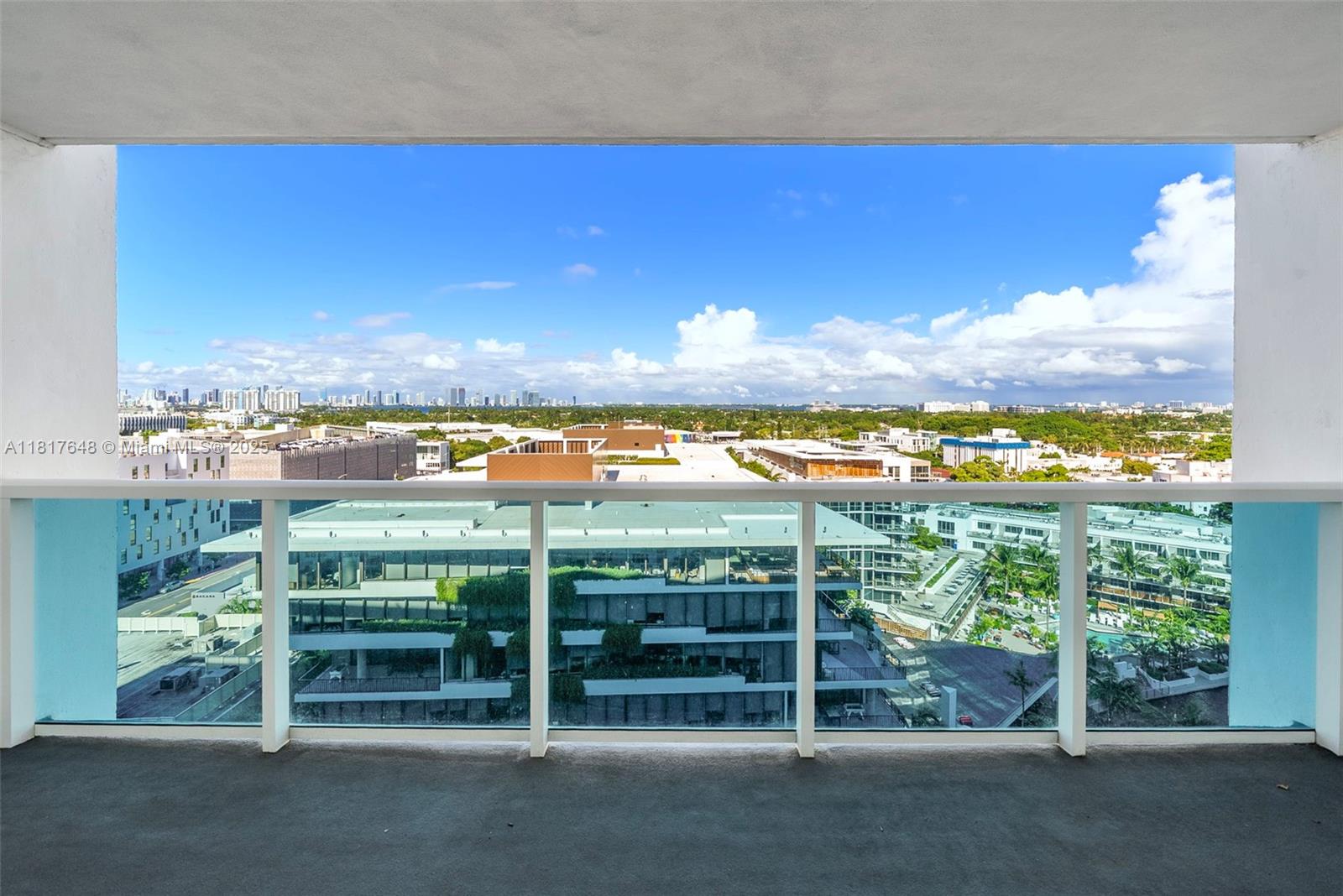 2301 Collins Ave 1229