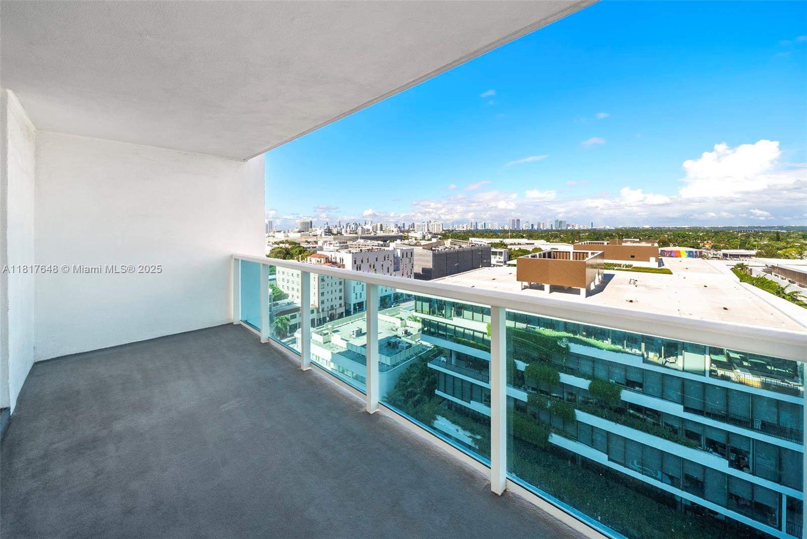 2301 Collins Ave 1229