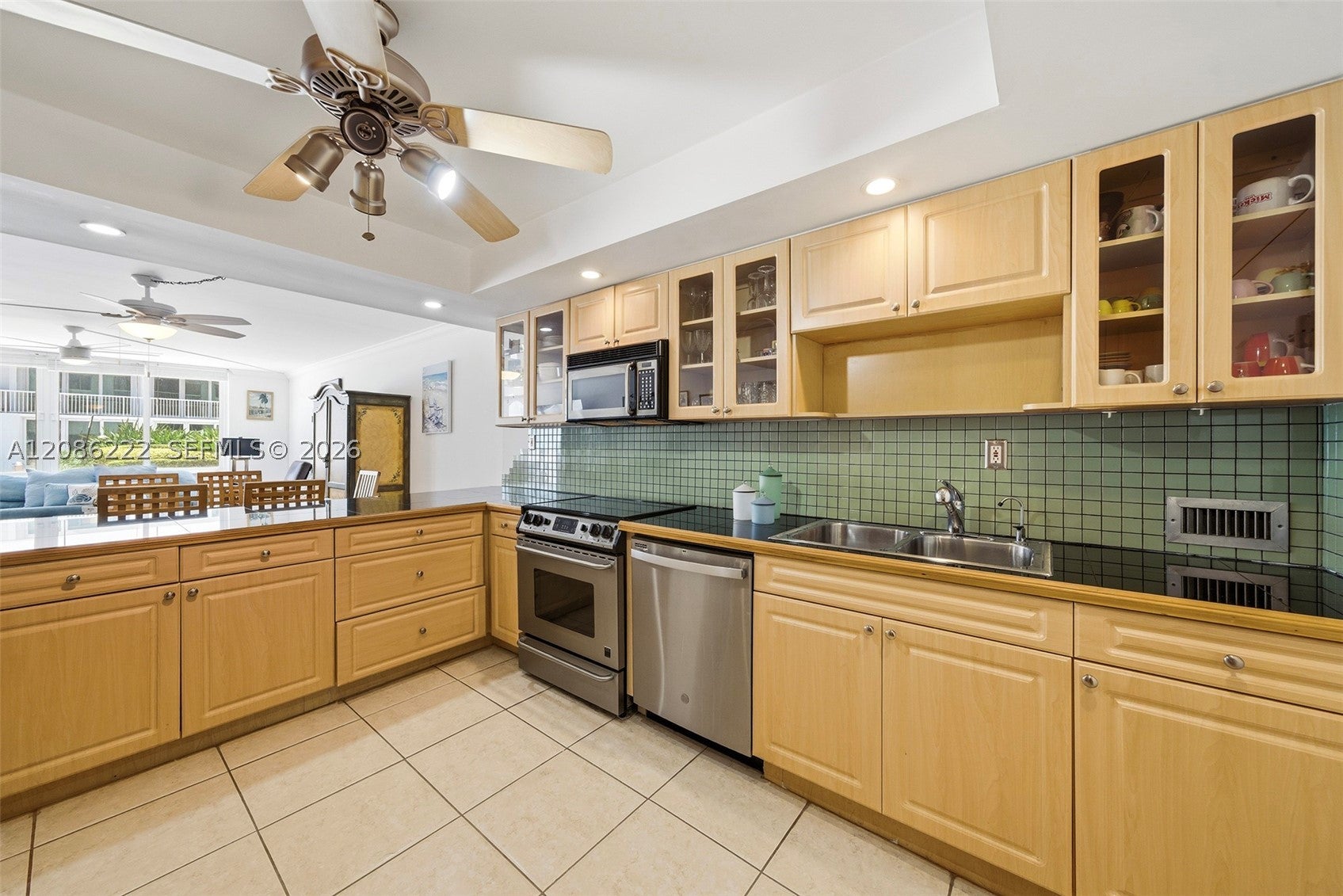 5401 Collins Ave 108