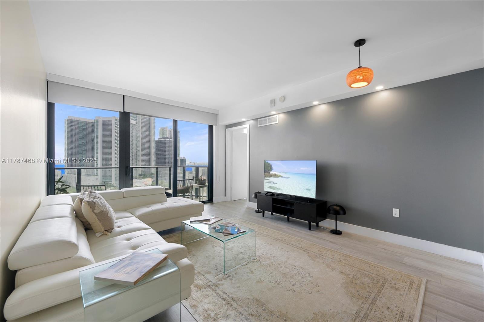 121 NE 34th St 1805