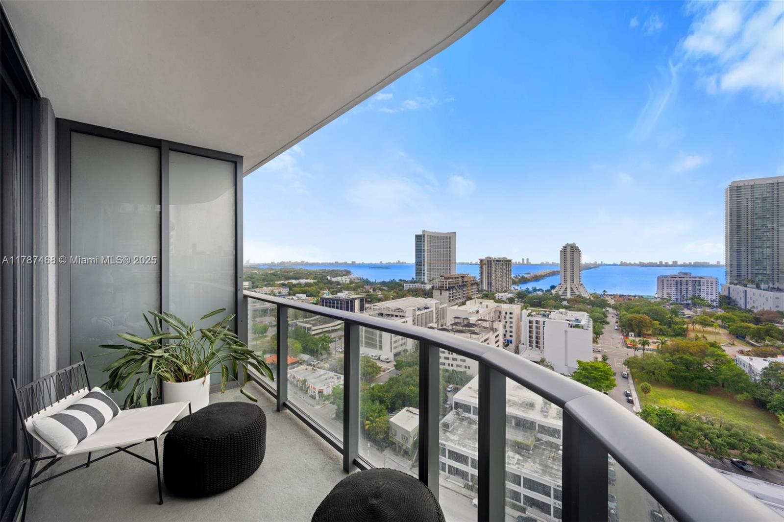 121 NE 34th St 1805