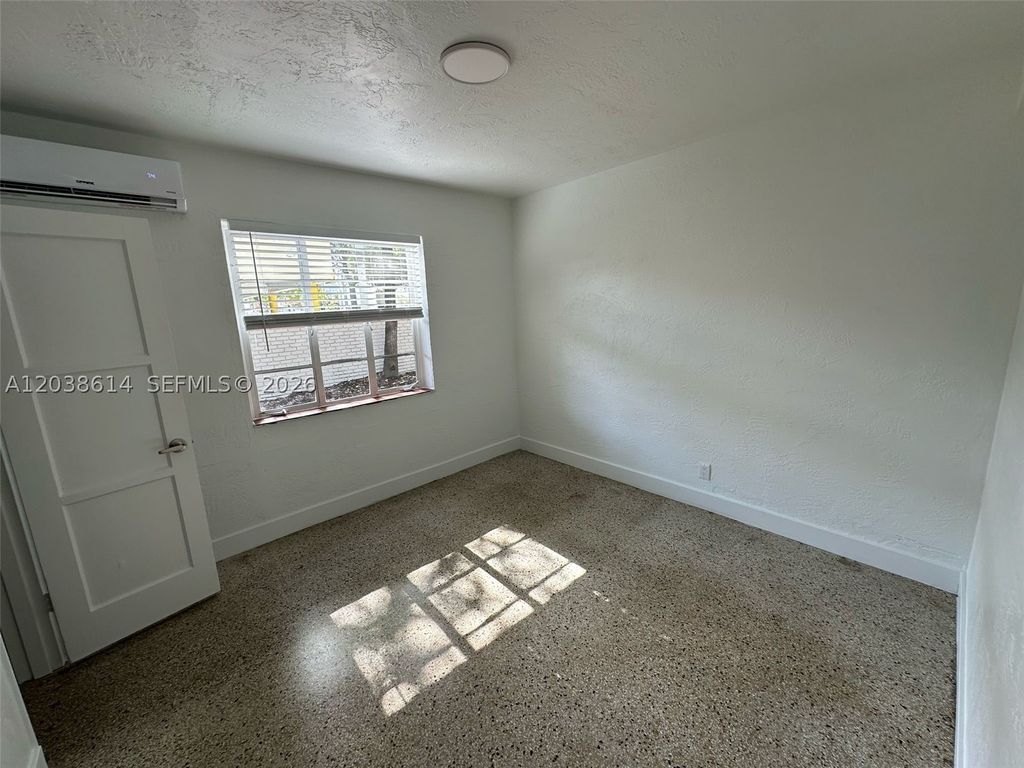 Photo of 417 SE 14th Ct #1, Fort Lauderdale, FL 33316 (MLS # A12038614)